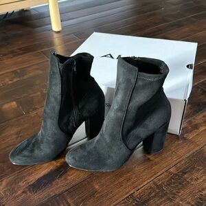 Aldo Aurella ankle boot. Black suede. Size 8. 3 inch block heel